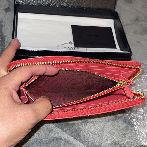 Prada Saffiano zippy long wallet excellent condition Preloved - Picture 6 of 15